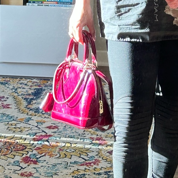 LV Monogram Vernis Alma BB w/ Strap - Picture 6 of 7